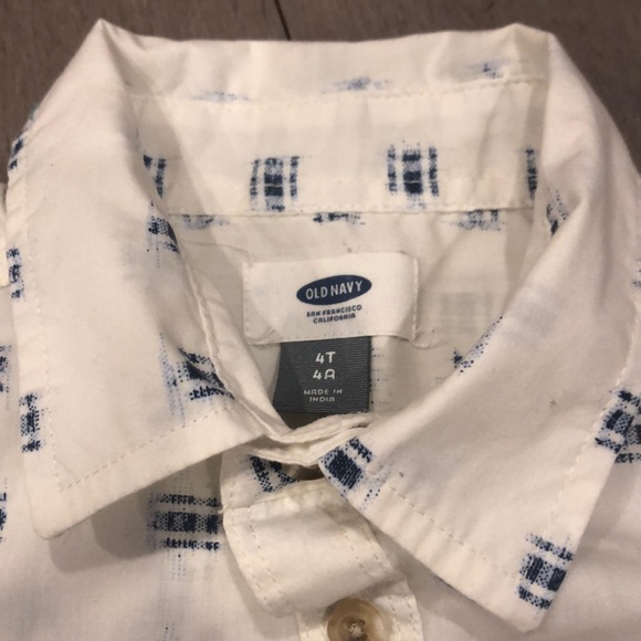 A Bundle, 1 Ralph Lauren & 1 Old Navy shirt. - Picture 10 of 12